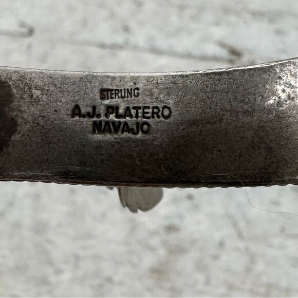 Vintage A.J Platero Navajo Feather Dangle Malachite Ciff Bracelet - Picture 8 of 8